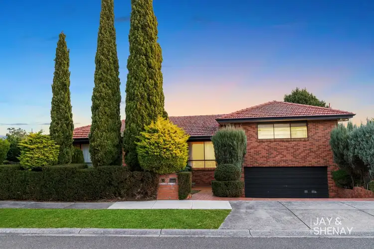 6 Joseph Banks Crescent, Endeavour Hills VIC 3802