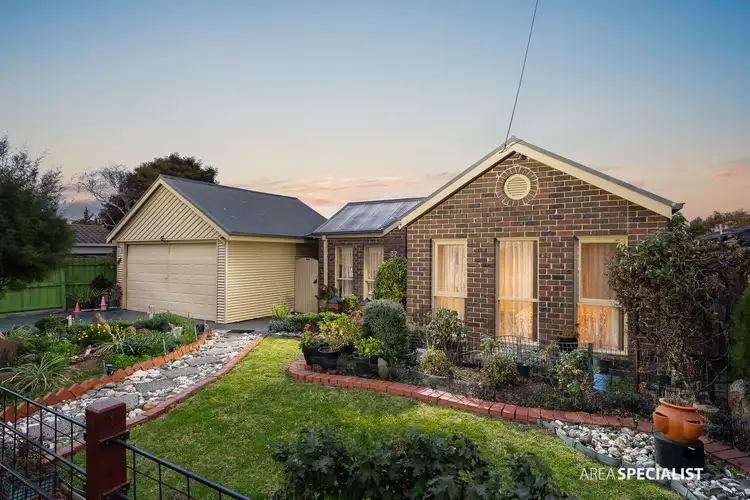 32 GREVILLEA CRESCENT, Hoppers Crossing VIC 3029