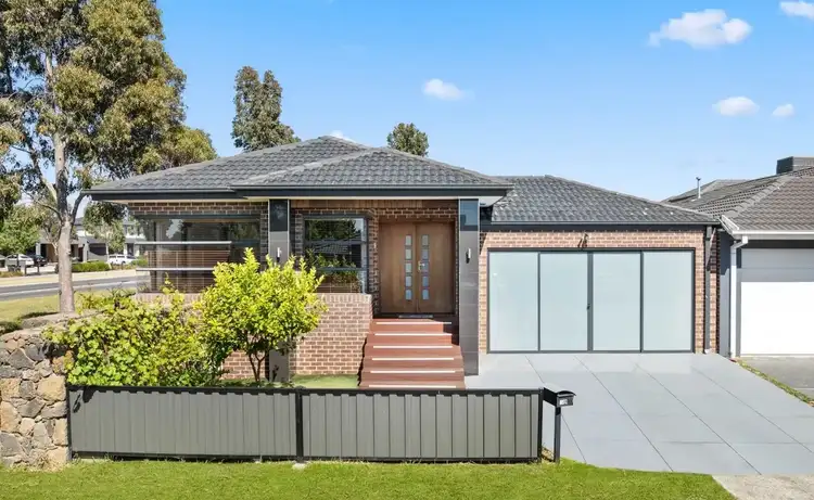 39 Woodside Way, Roxburgh Park VIC 3064