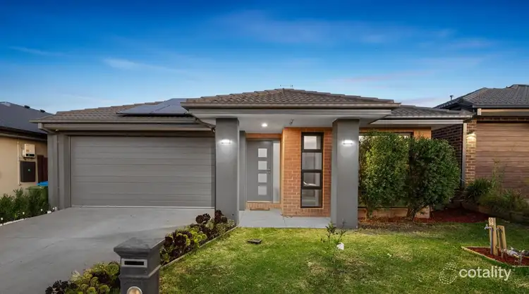 17 Rathberry Circuit, Clyde North VIC 3978