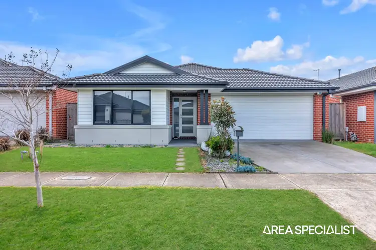 5 Langshan Road, Clyde North VIC 3978