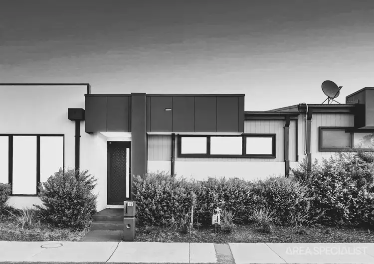 19 Rosebank Walk, Thornhill Park VIC 3335