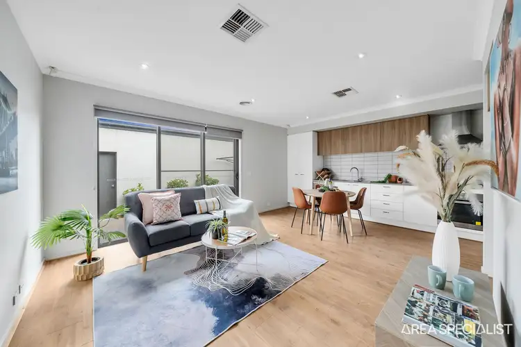 19 Rosebank Walk, Thornhill Park VIC 3335