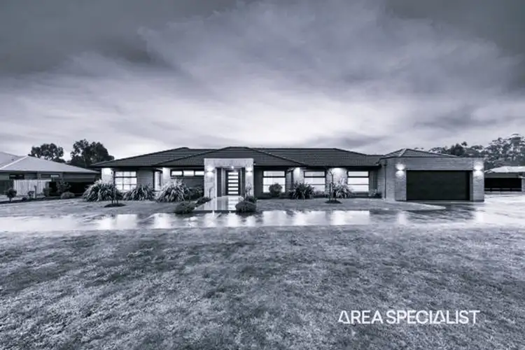 7 Bernard Court, Drouin VIC 3818