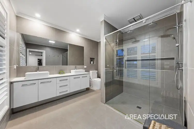 Fifth view of Homely house listing, 7 Bernard Court, Drouin VIC 3818