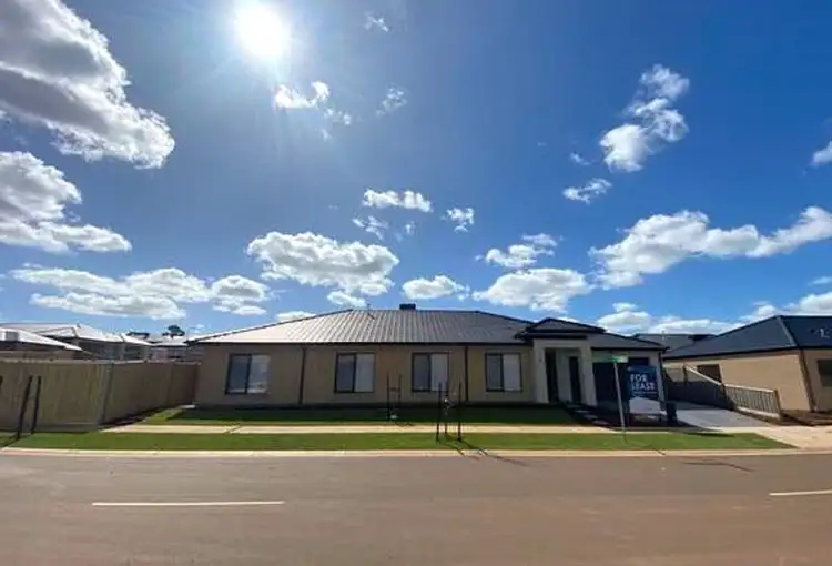 33 Mapleton Avenue, Warragul VIC 3820