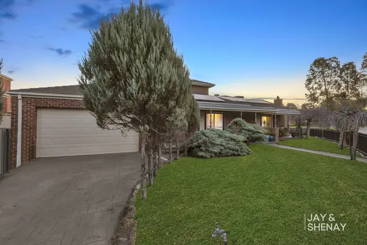11 Erica Close, Endeavour Hills VIC 3802