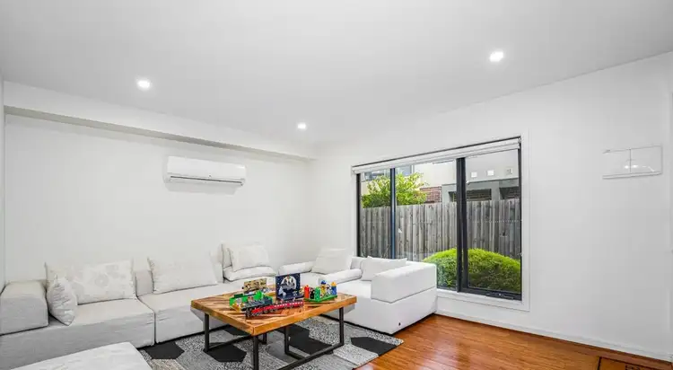 8/2 Hosken Street, Springvale South VIC 3172