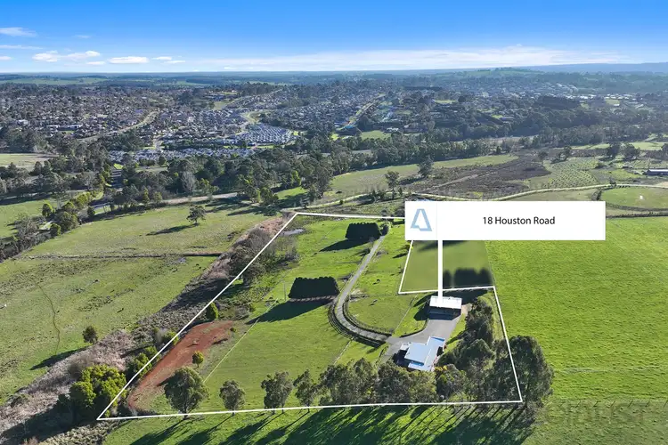 18 Houston Road, Drouin VIC 3818