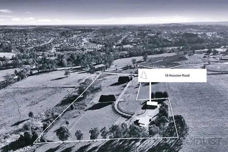 18 Houston Road, Drouin VIC 3818