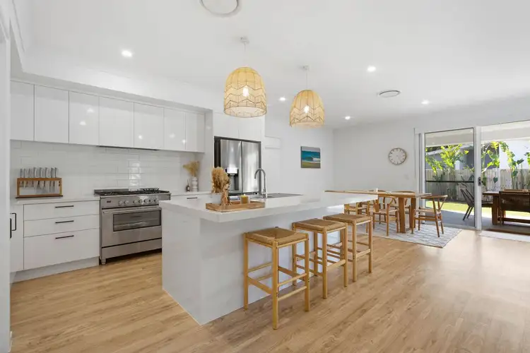 33 Salisbury Street, Redland Bay QLD 4165