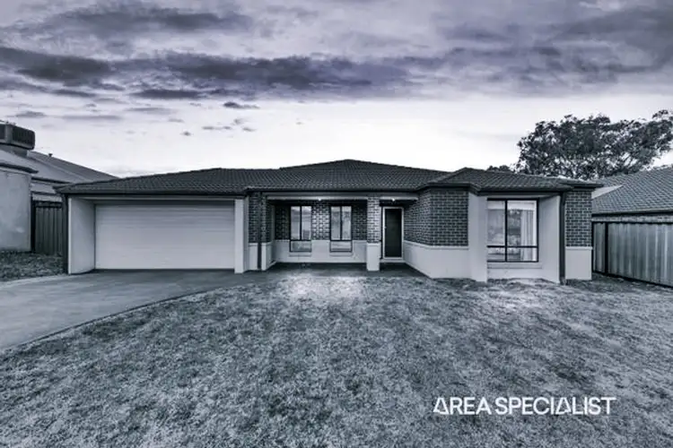 14 Eyre Place, Pakenham VIC 3810