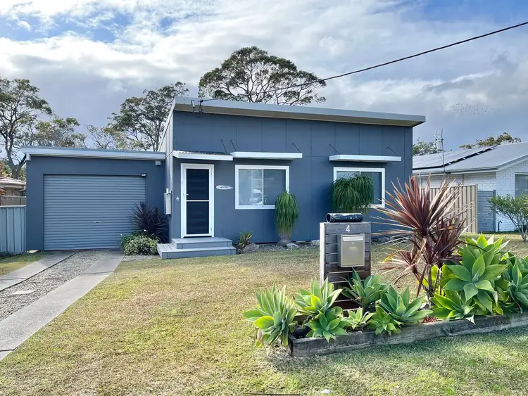 4 Carlton Crescent