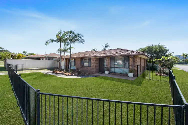 2 Sir Joseph Banks Drive, Bateau Bay NSW 2261