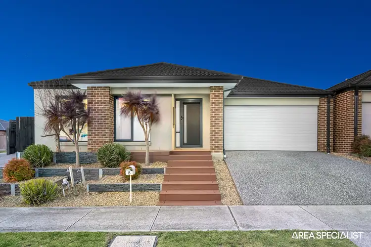 8 Carisbrooke Way