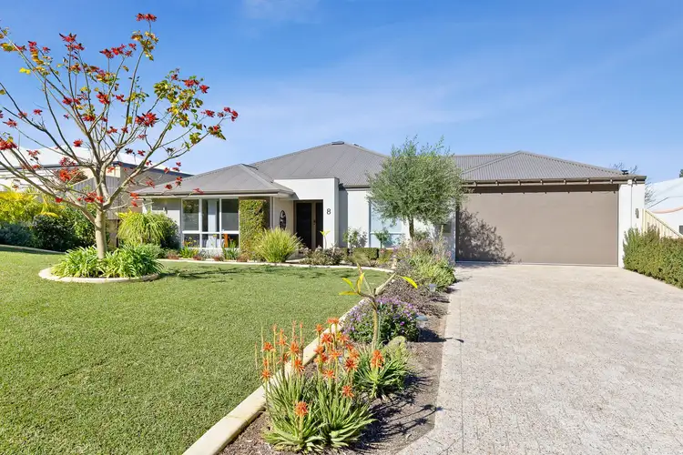 8 ESPERANCE AVENUE