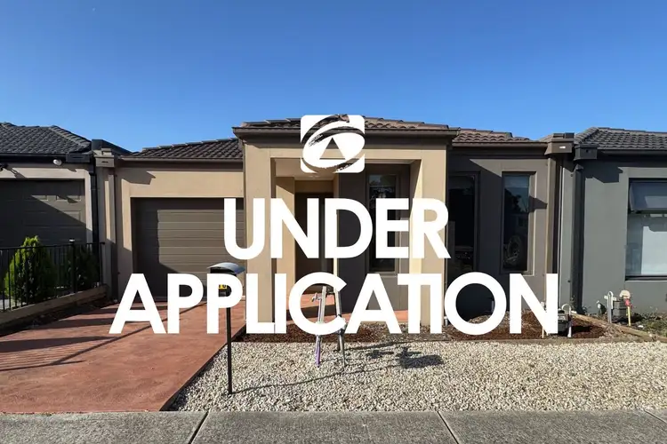 16 Godfrey Avenue, Cranbourne East VIC 3977