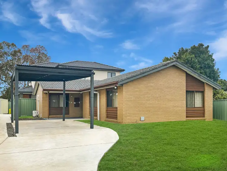 1/2 Oxley Court, Cranbourne North VIC 3977