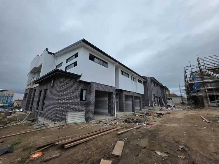 28-30 Lions Ave, Lurnea NSW 2170