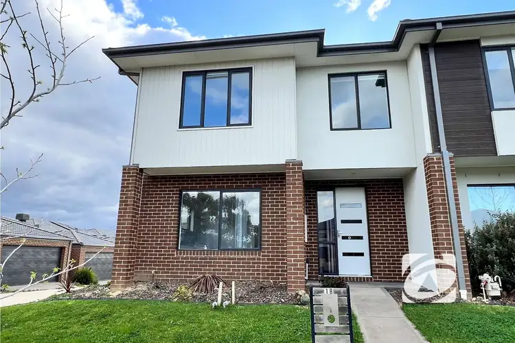 18 Harrison Way, Pakenham VIC 3810