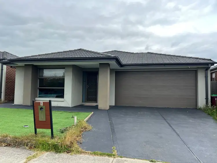5 Bendigo Court, Cranbourne VIC 3977