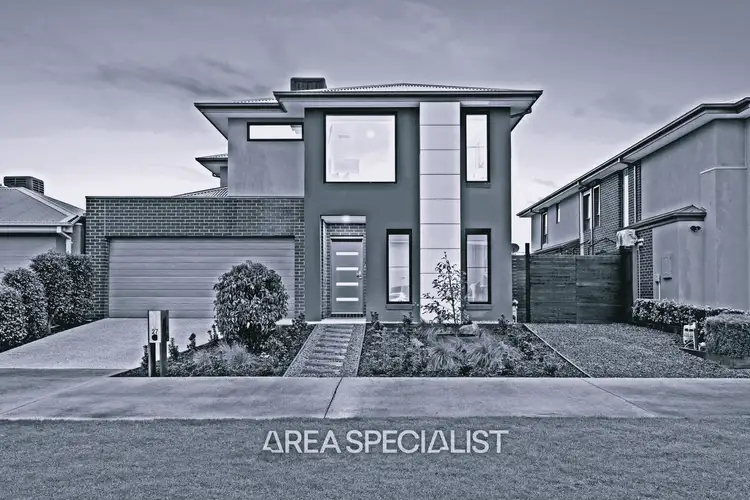 27 Flanagan Crescent, Cranbourne South VIC 3977