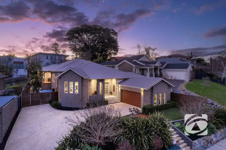 15 Coachwood Crescent