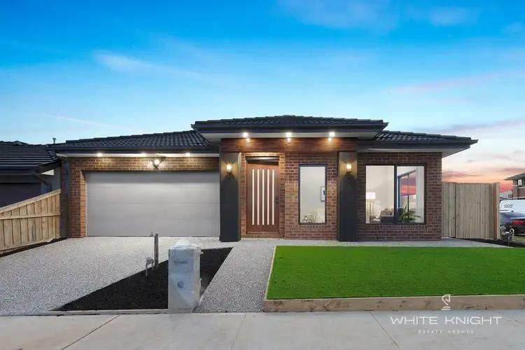2 Eastcastle Drive, Fraser Rise VIC 3336
