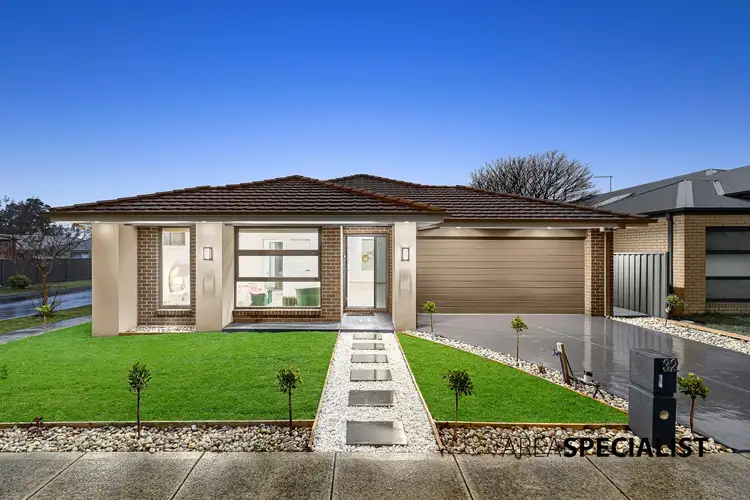 32 Canmore Street, Cranbourne East VIC 3977