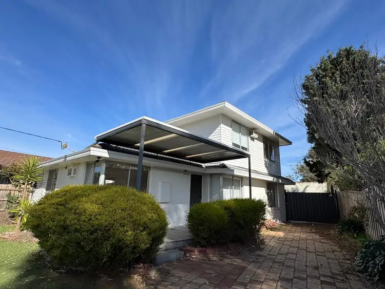 13 Eyre Street, Melton South VIC 3338