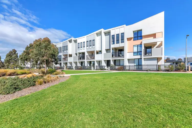 3 Ebro Walk, Cranbourne West VIC 3977