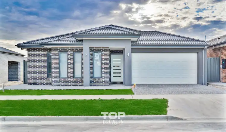 98 Carrera Crescent, Clyde VIC 3978