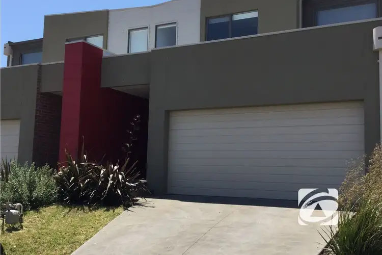 24/23 Atlantic Drive, Pakenham VIC 3810