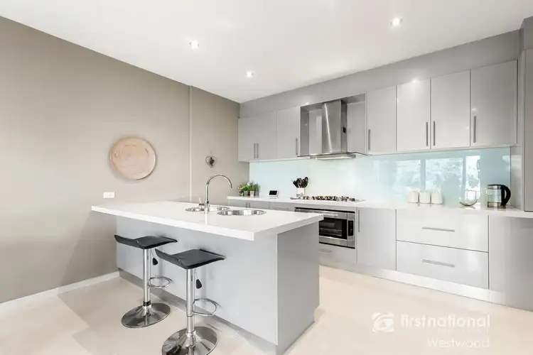 8/110 Sanctuary Lakes North Boulevard, Sanctuary Lakes VIC 3030