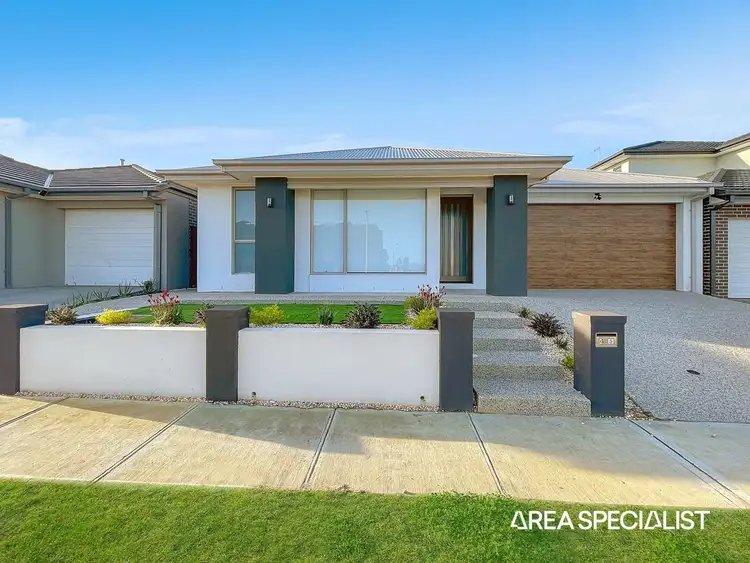 4 Oasis Place, Clyde North VIC 3978