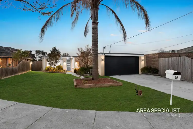 15 Farrer Close, Cranbourne VIC 3977