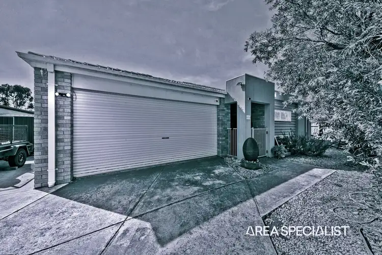 15 Dunferline Crescent, Cranbourne VIC 3977