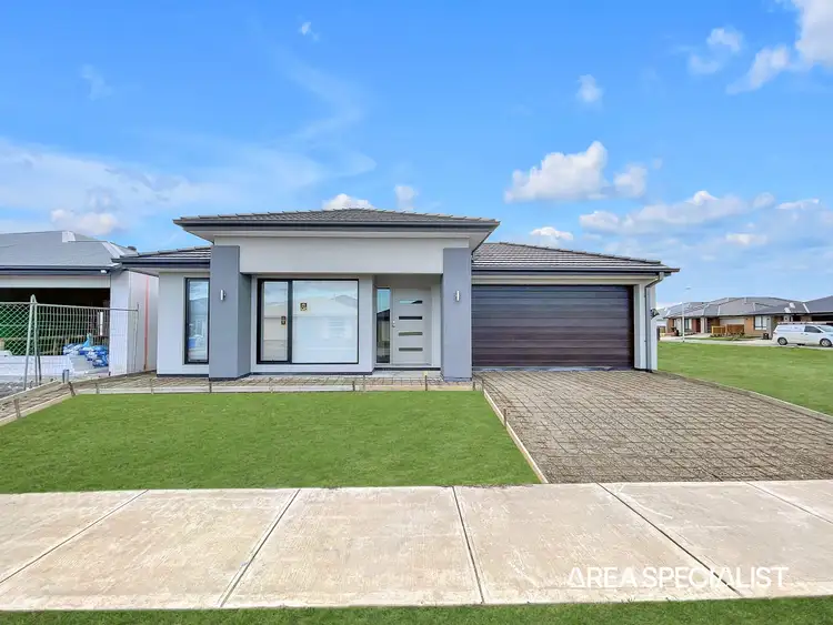 4 Lismac Avenue, Clyde North VIC 3978