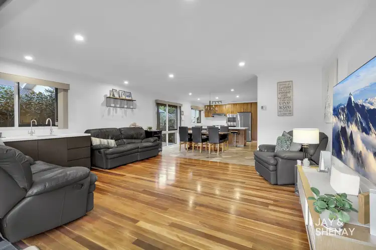 Sixth view of Homely house listing, 15 Headingly Court, Endeavour Hills VIC 3802
