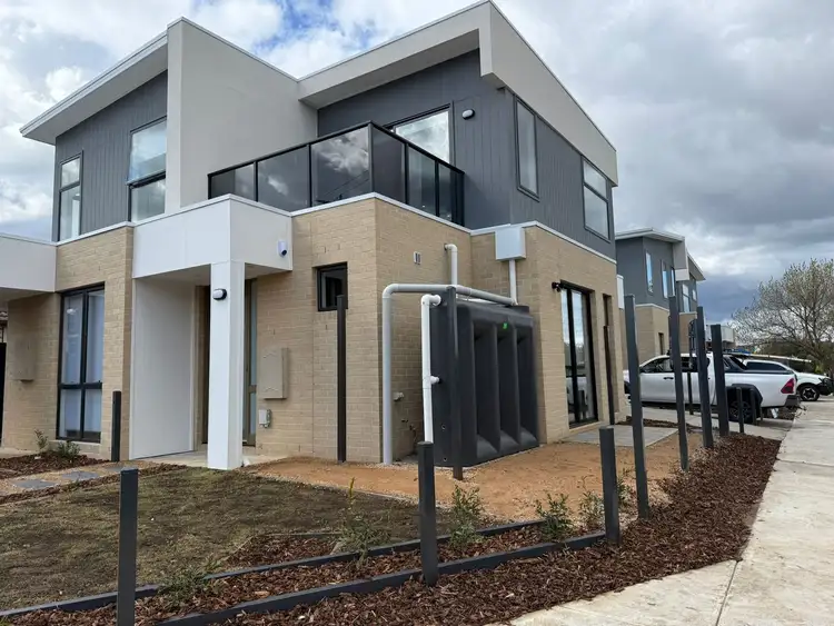 52 Military Road, Avondale Heights VIC 3034