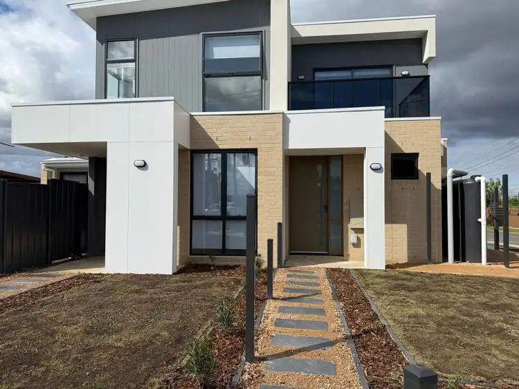 52 Military Road, Avondale Heights VIC 3034