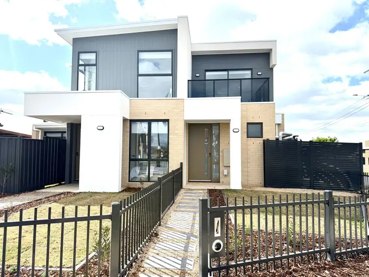 52 Military Road, Avondale Heights VIC 3034
