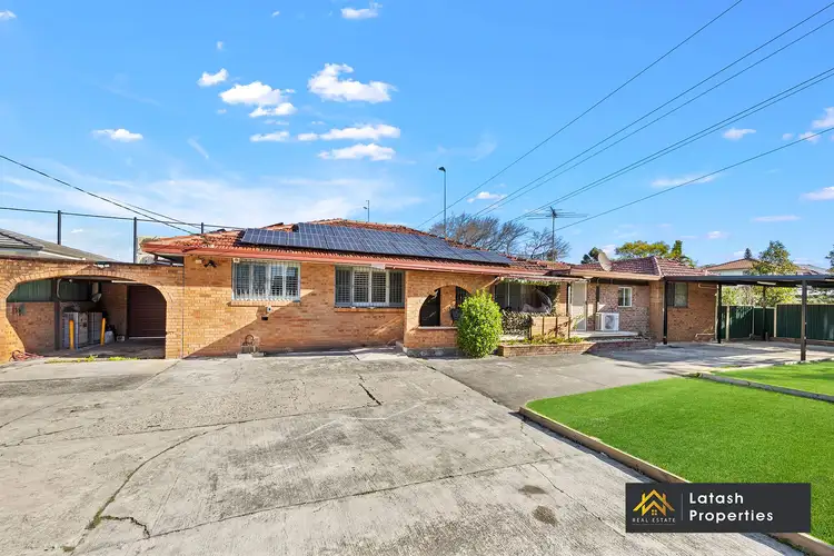 18 Como Road, Greenacre NSW 2190