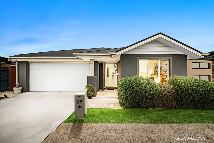 28 Newcastle Drive, Officer VIC 3809