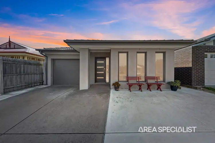 5 Spinebill Court, Pakenham VIC 3810