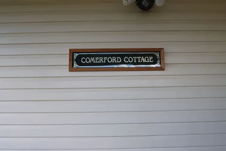 74 Logan Street, Tenterfield NSW 2372