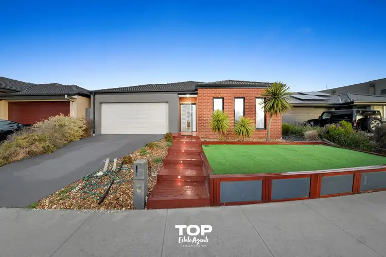 16 Wheelers Park Drive, Cranbourne North VIC 3977