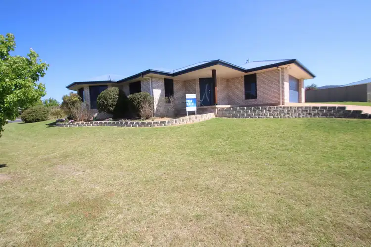 22 Parkes Drive, Tenterfield NSW 2372