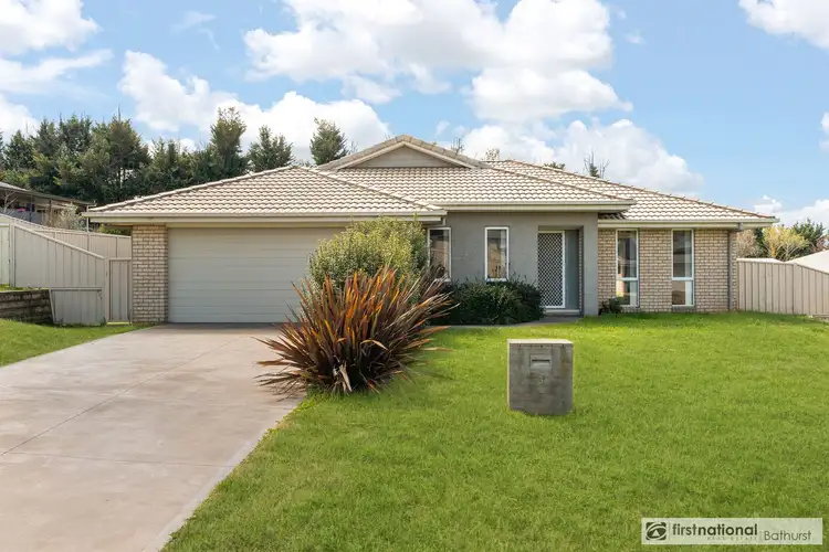 3 Lovejoy Avenue, Blayney NSW 2799