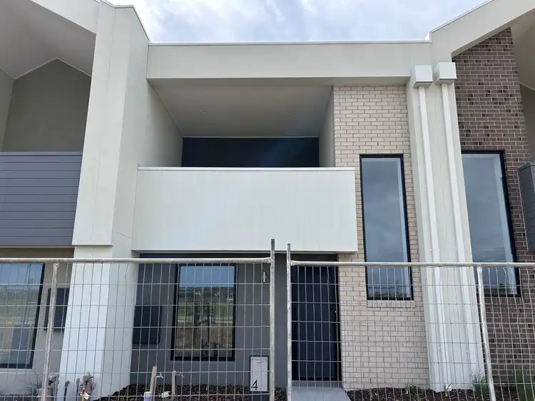 4 Locanda Walk, Clyde North VIC 3978
